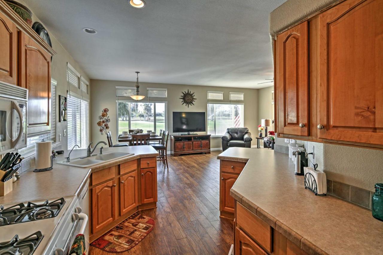 Rivers Edge Golf Condo With Beach Access And Patio! Needles Kültér fotó