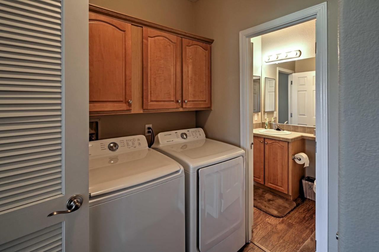 Rivers Edge Golf Condo With Beach Access And Patio! Needles Kültér fotó