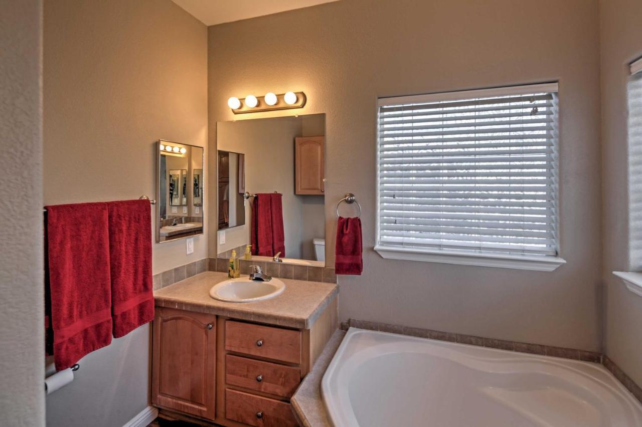 Rivers Edge Golf Condo With Beach Access And Patio! Needles Kültér fotó